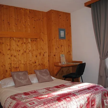 ホテル ヴァル ジョリー 2*